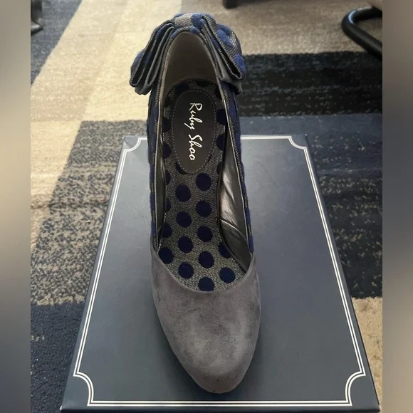 NIB 9 Ruby Shoo Katie Heels in Gray and Navy - Picture 4 of 5
